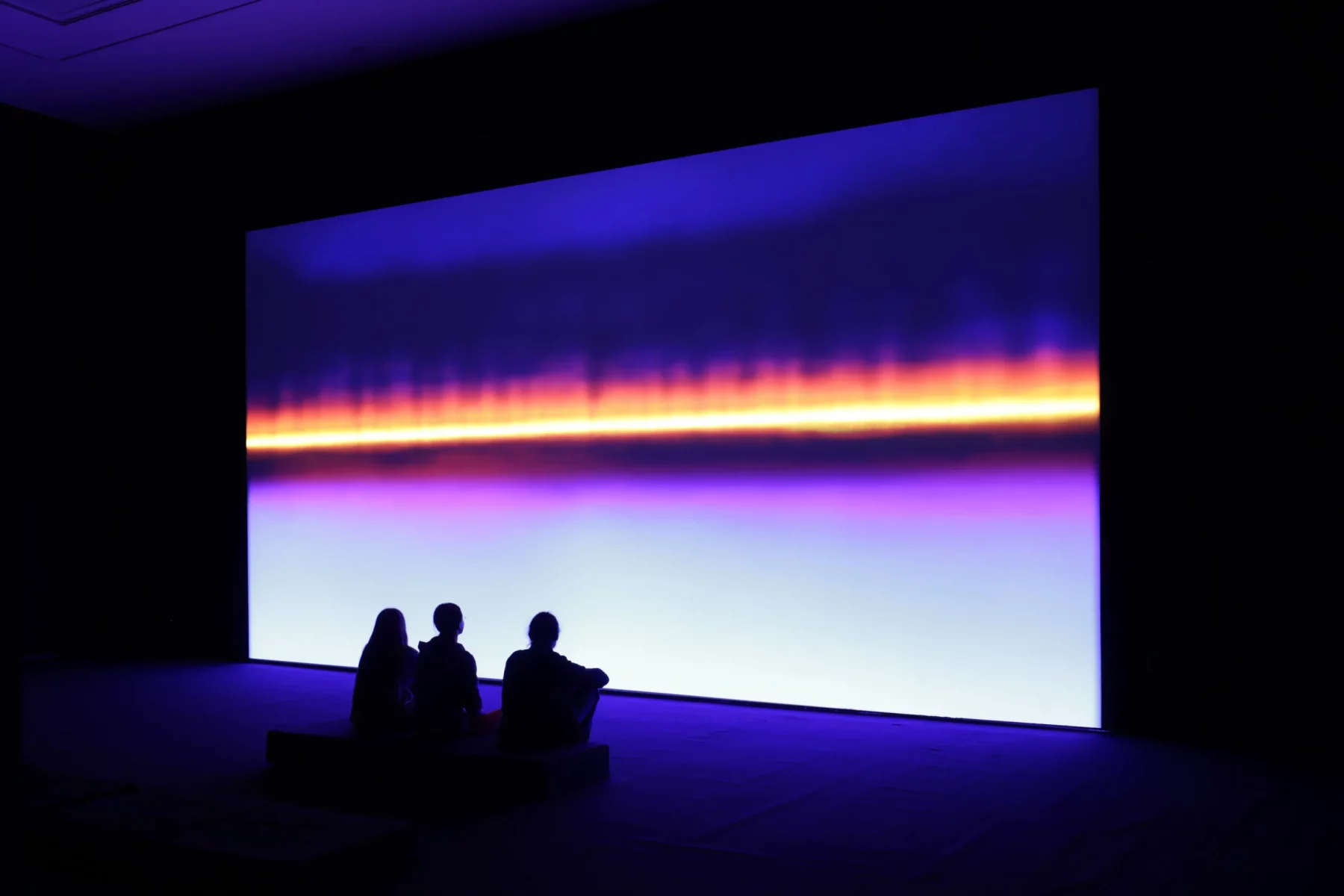 05_KW_Susan_Hiller_Resounding_Ultraviolet_2014