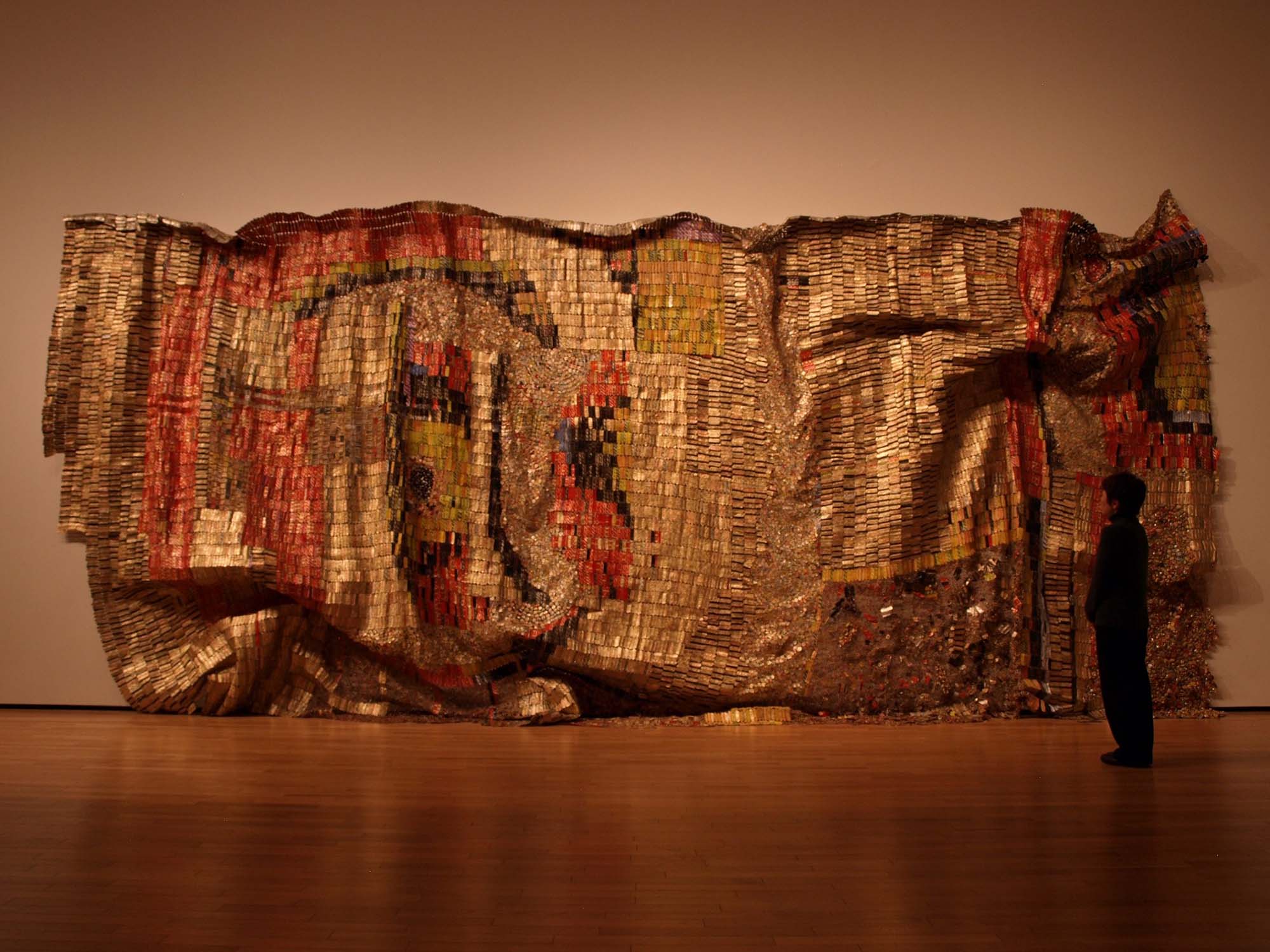 Earths-Skin-2009-Aluminium-liquor-bottle-caps-and-copper-wire-500-x-612cm-Photo-courtesy-Susan-Vogel-2880x2160