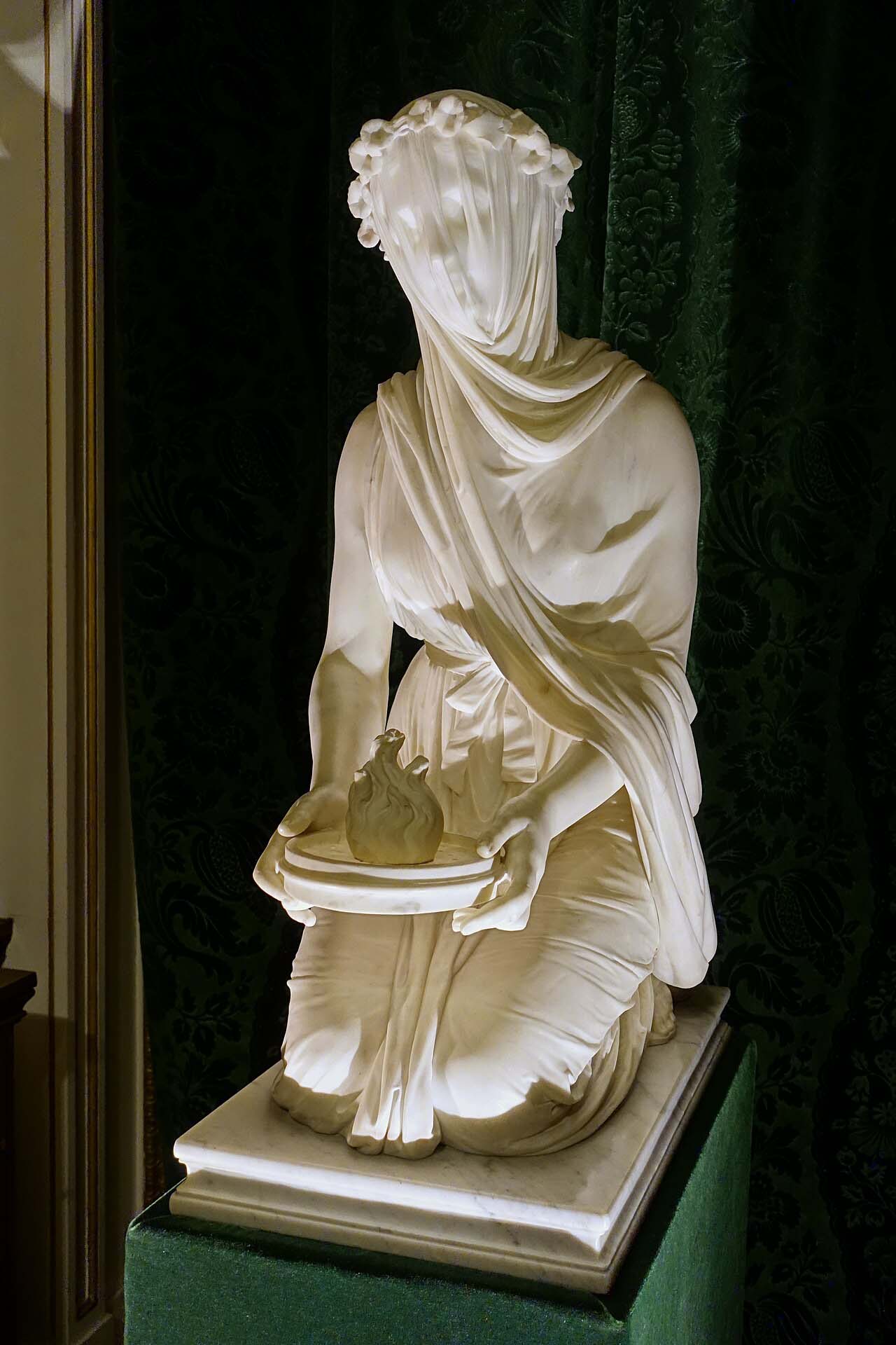 Veiled_Vestal_by_Raffaelle_Monti,_1847,_marble_Chatsworth_House_Derbyshire_England_mobile
